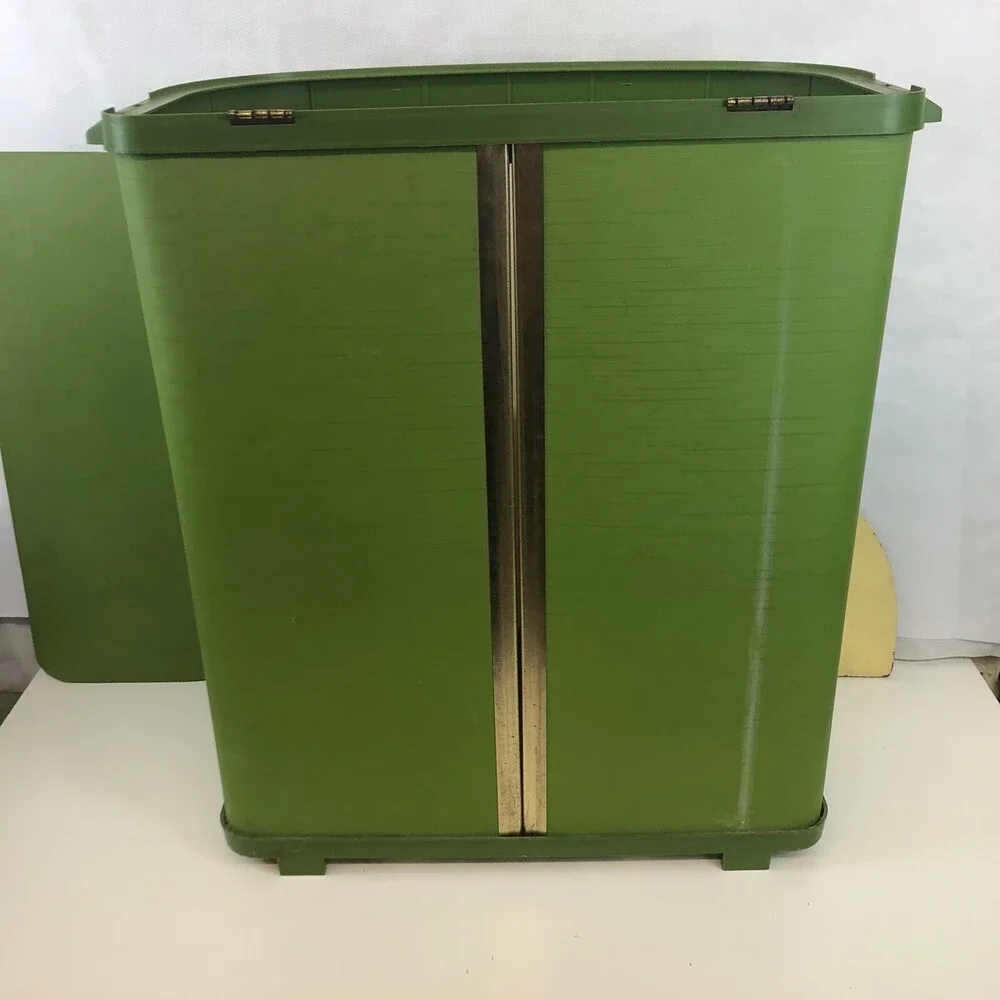 VTG Mid Century Pearl Wick Green Plastic 24